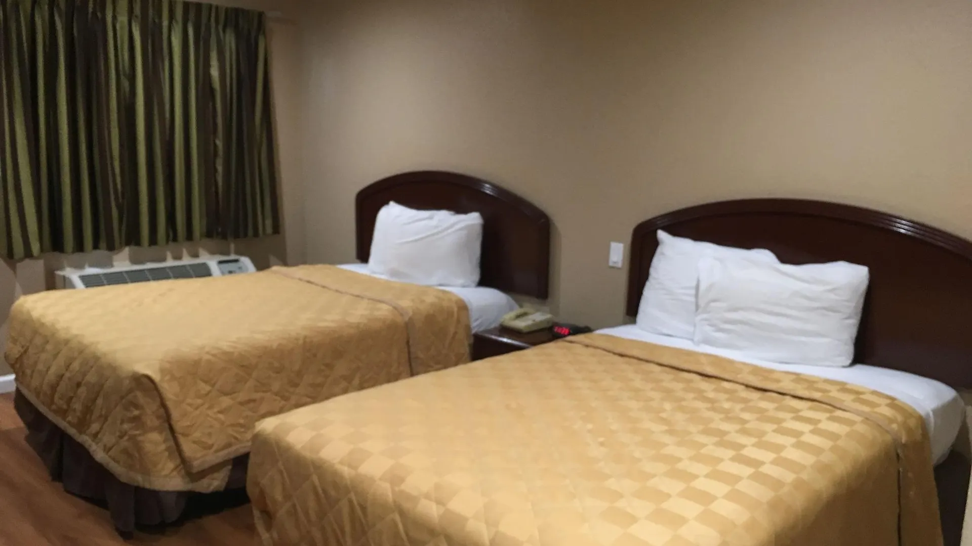 Express Inn & Suites Ontario Airport Motel